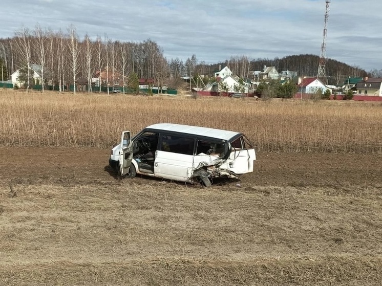 В Костромской области водитель иномарки, в которой были трое подростков, устроил ДТП