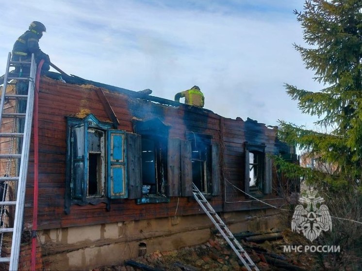 Под Энгельсом на пожаре в собственном доме погиб пожилой мужчина