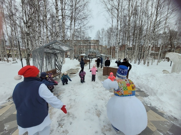 Архангельский Снеговик собрал детвору на традиционную прогулку в «Белом сквере»