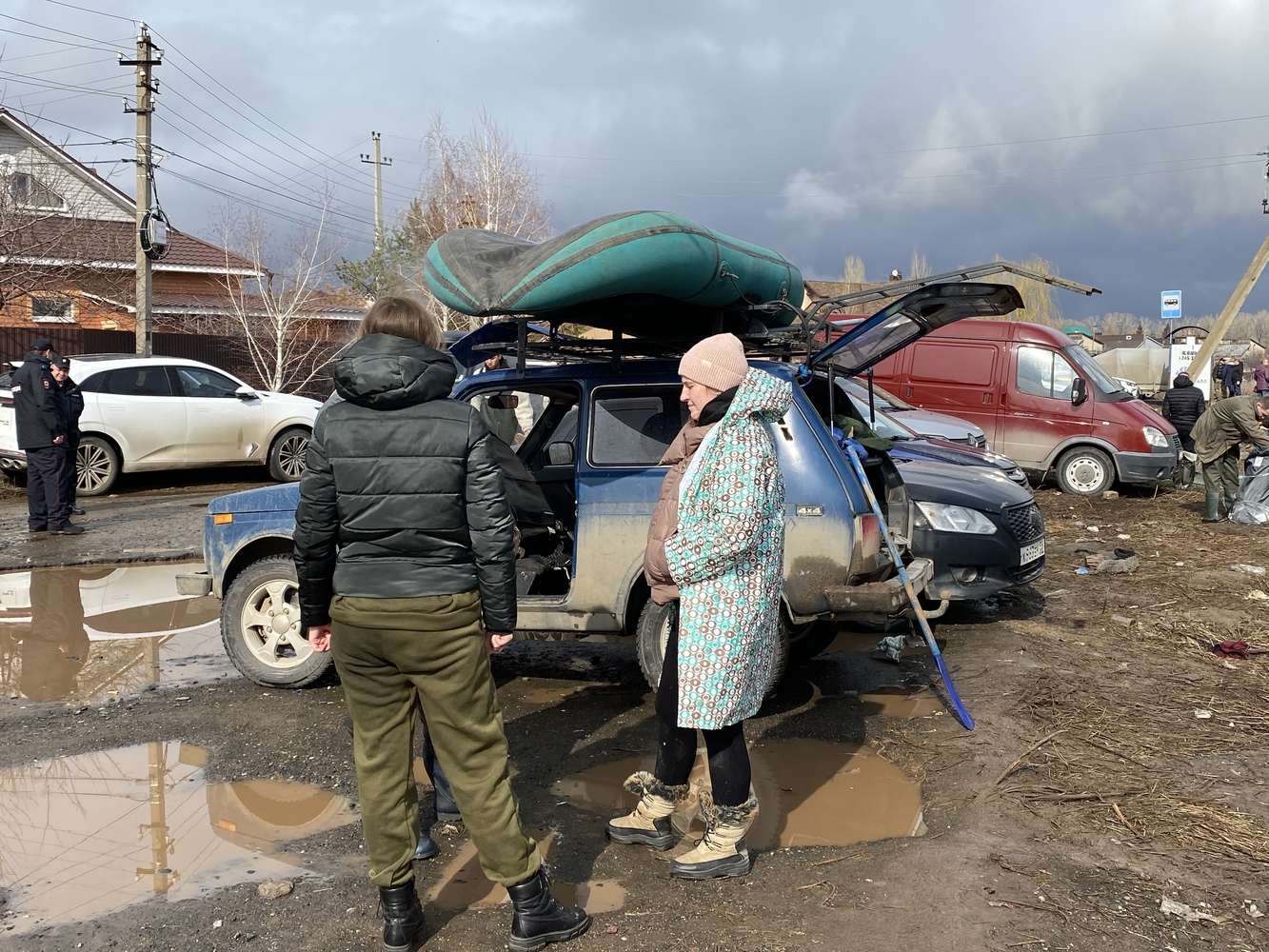 Под Оренбургом третий день эвакуируют жителей с затопленных поселков 