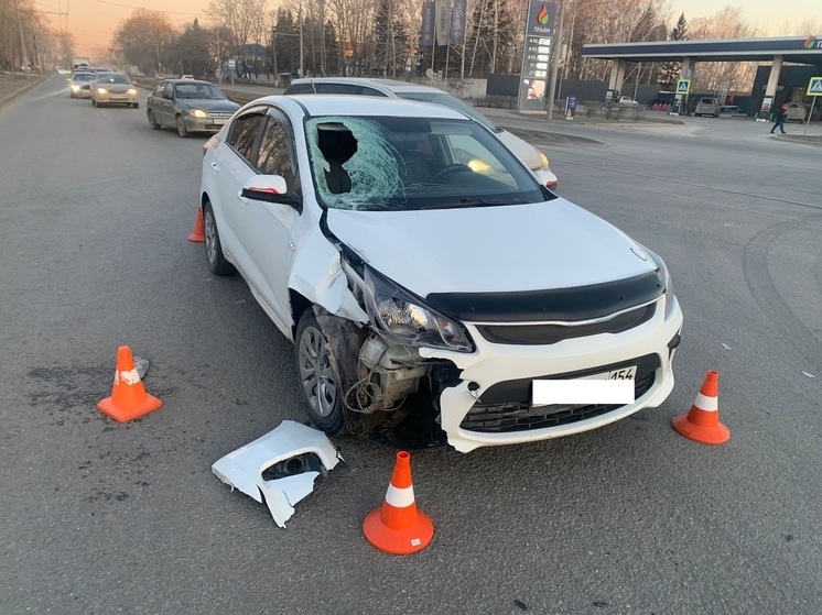 Утром 8 апреля в Новосибирске водитель Киа Рио сбил парня