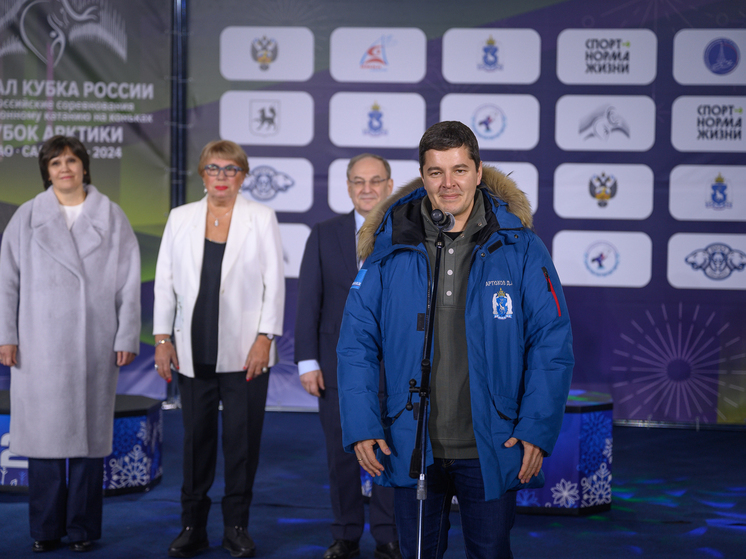 В Салехарде Дмитрий Артюхов поздравил победителей финала Кубка России по синхронному катанию на коньках