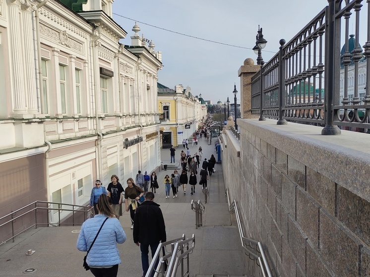 В переходе на Любинском проспекте в Омске  заработала музыкальная лестница