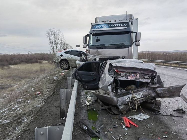 Под Ачинском в ДТП с грузовиком погибла 51-летняя женщина