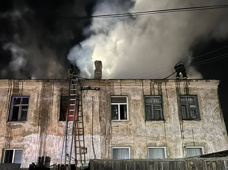 МЧС показало сгоревший в ночь на 8 апреля дом на Ползунова в Чите