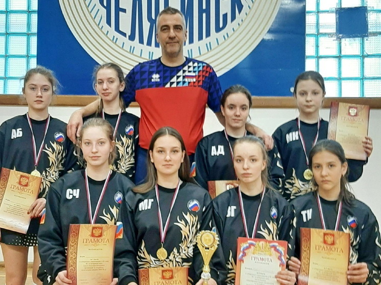 Ямальские волейболистки стали победителями чемпионата УрФО