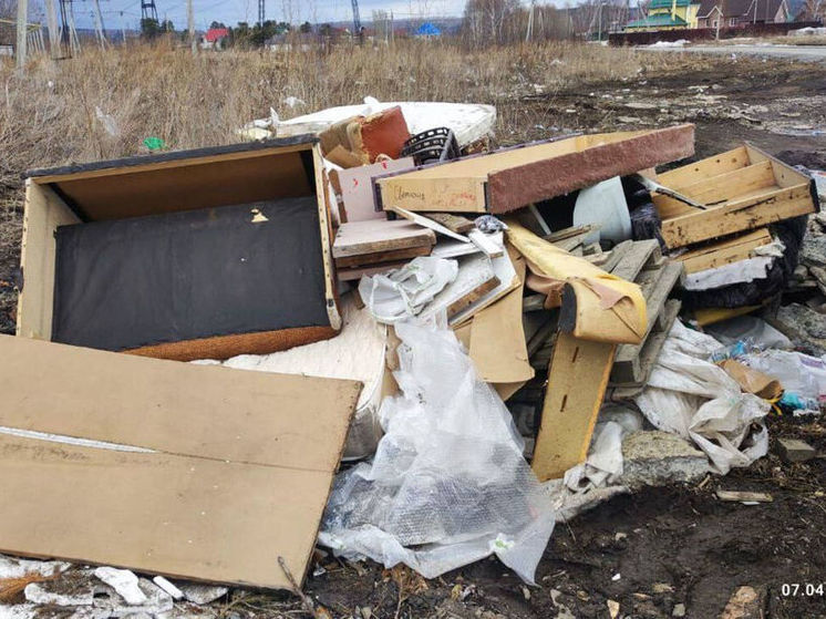 Гора мусора возмутила жителей Кемерова