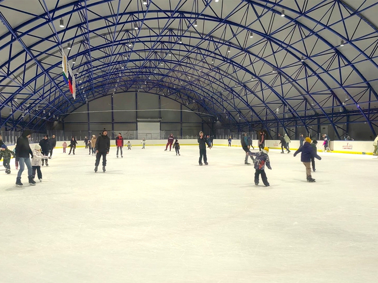 В слободском ледовом дворце «Форвард» растаял лёд