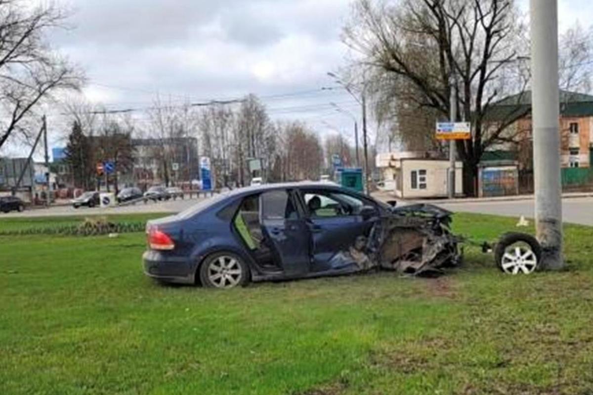 В жутком ДТП на Станке Димитрова в Брянске пострадали 18-летние парни - МК  Брянск