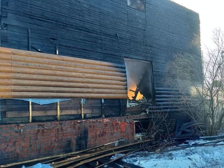 "Поэтому я сгоряча бросилась в дом": томичка из посёлка Зональная станция потеряла всё имущество при пожаре