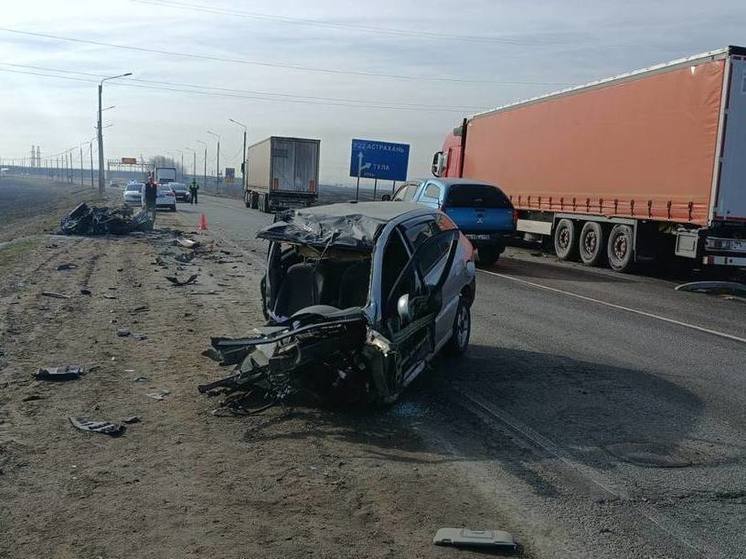 В ДТП с фурой на трассе М-6 под Рязанью погиб 27-летний водитель Kia