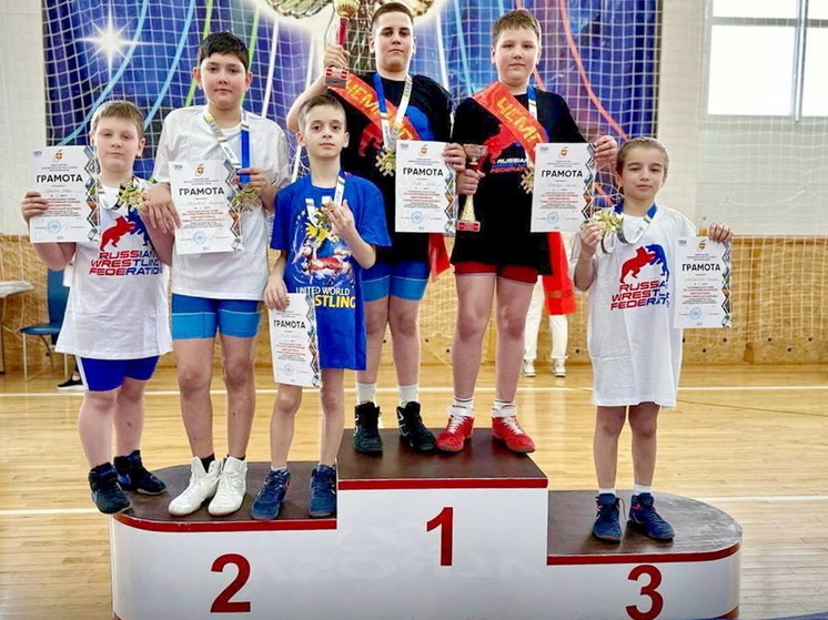Ямальские борцы привезли награды с республиканских соревнований