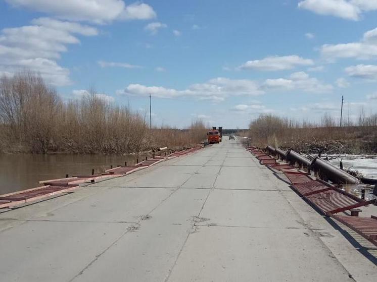 В деревне Криволукской Ялуторовского района закрыли мост на время паводка