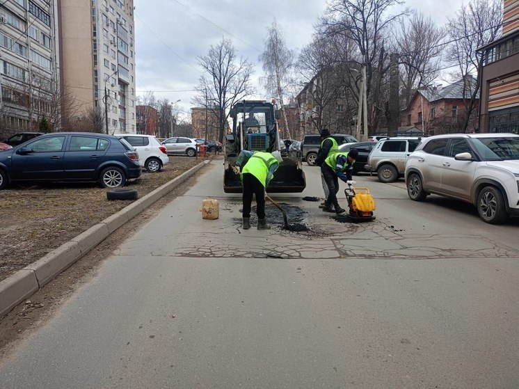 Ямочный ремонт дорог с интенсивным движением начали выполнять в Нижнем Новгороде