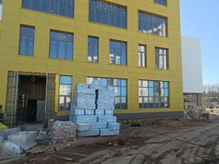 В округе Мытищи завершают строительство школы