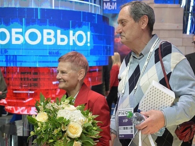 Петербургская пара отметила золотую свадьбу на выставке «Россия» на ВДНХ