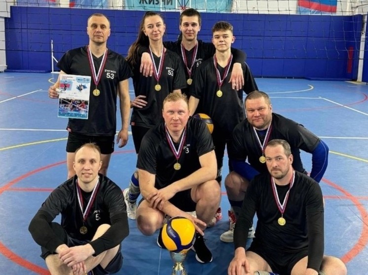Новгородский росгвардеец завоевал золотые медали на двух турнирах по волейболу
