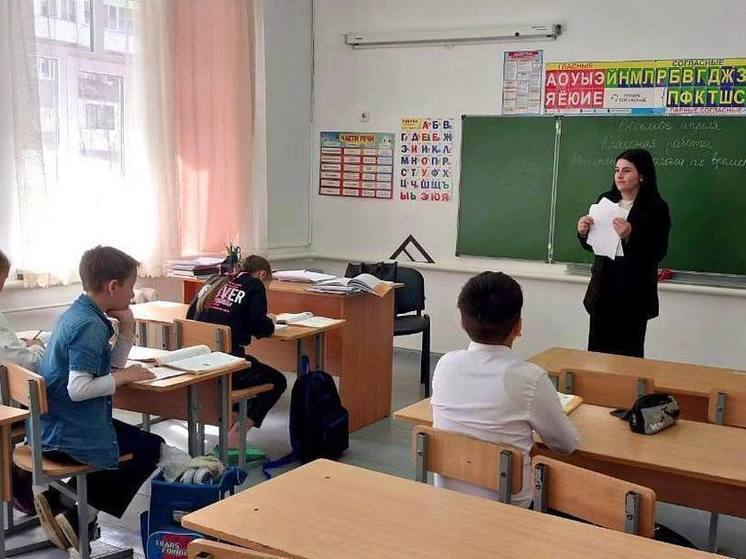 В школы и детсады КЧР пошли 50 ребят из Белгородской области