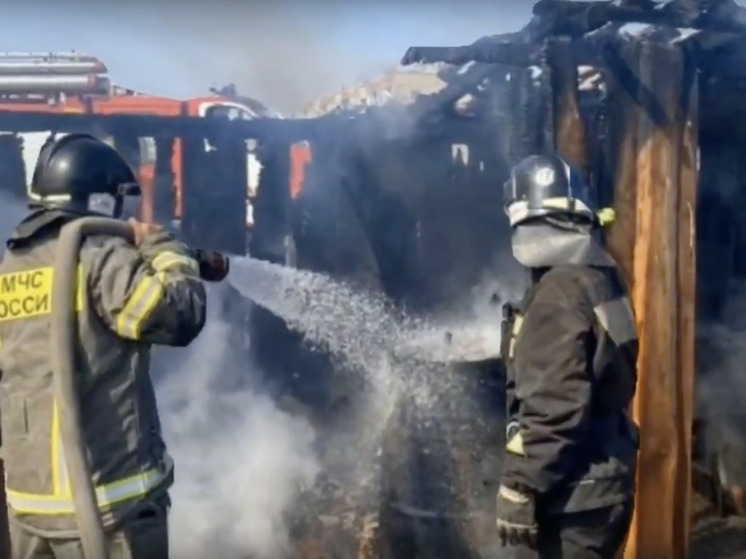 МЧС Тувы: на  стройке частного дома сгорел сарай