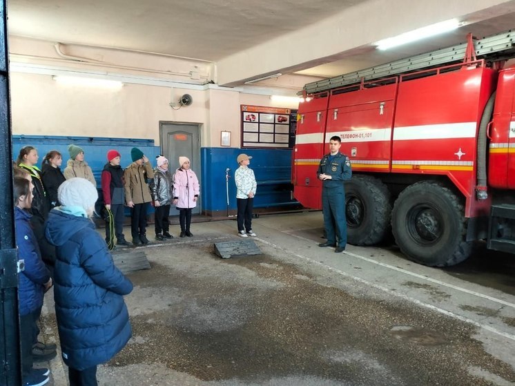 Хабаровские школьники побывали на экскурсии в пожарной части