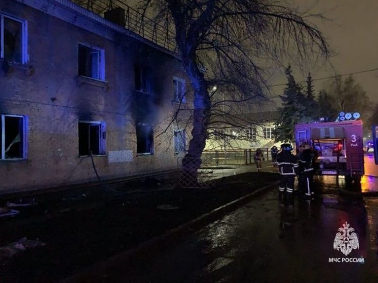 При пожаре в доме в Уфе пострадали две женщины и подросток