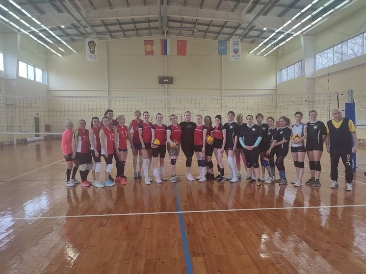 Жительницы Серпухова сыграли в волейбол