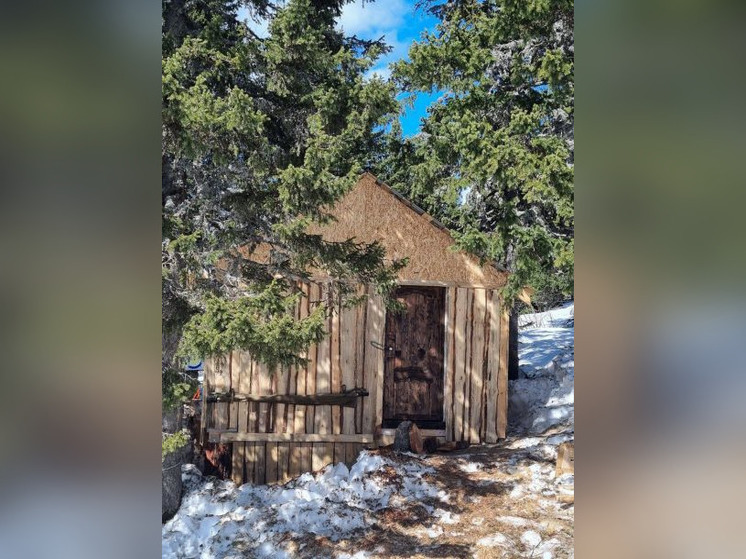 У горы Иремель в Башкирии построили ветрозащитный пункт для туристов