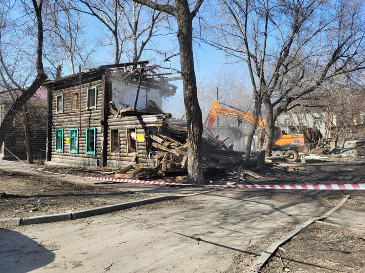 Разрушен столетний дом в центре Барнаула