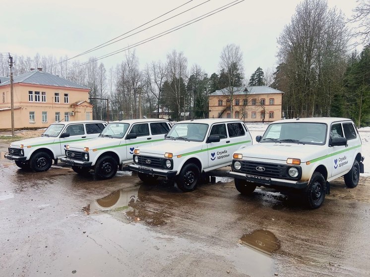Автопарки амбулаторий Лужского района пополнили новыми автомобилями «Службы здоровья»