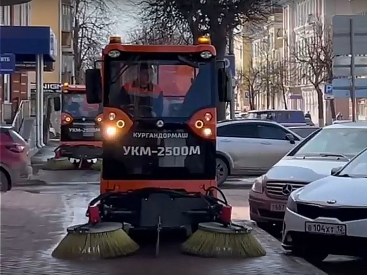 Новая техника начала убирать улицы Йошкар-Олы