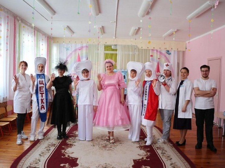 Новочебоксарские стоматологи показали детям постановку «История непослушных зубиков»