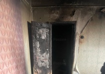 Пожарные 9 апреля спасли через окно из горевшего дома в Чите 90-летнего пенсионера и вывели еще троих человек