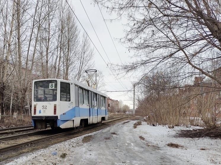 Омский мэр Шелест проверил работу городского трамвайного депо