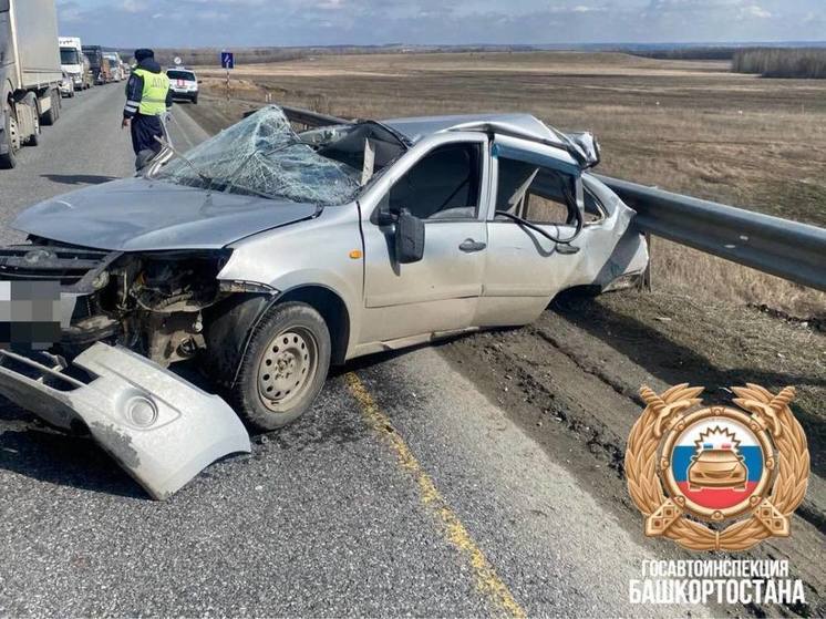 Пассажир легковушки погиб в ДТП с грузовиком в Башкирии