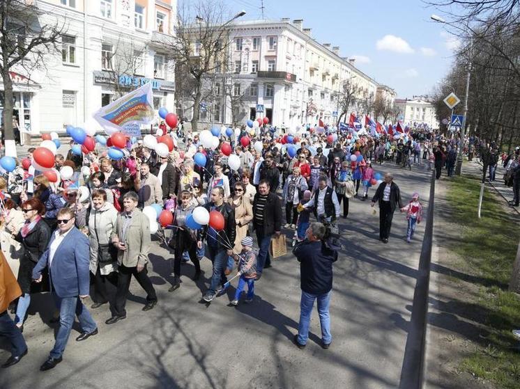 Новгородцам рассказали, как будут оплачиваться длинные выходные в мае