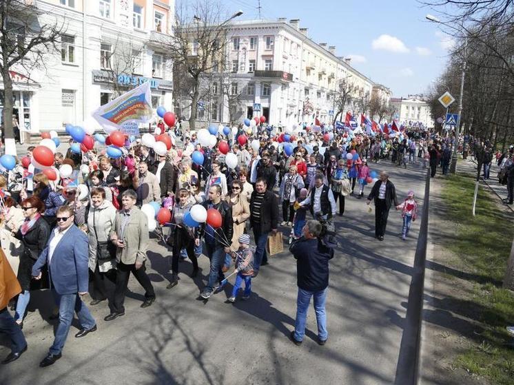 Новгородцам рассказали, как будут оплачиваться длинные выходные в мае