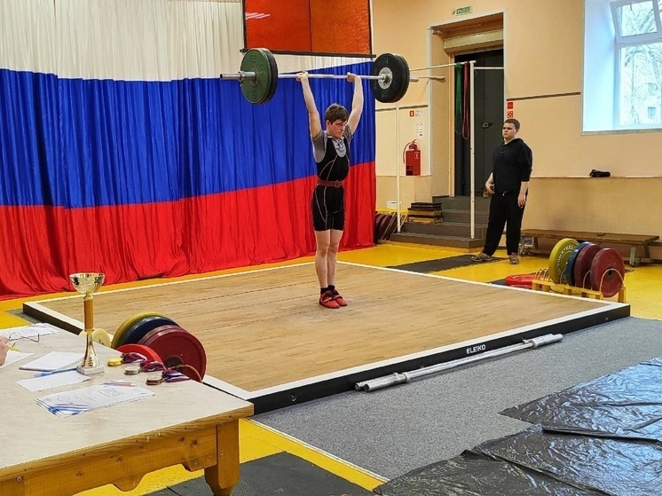 Стали известны победители чемпионата Новгородской области по тяжелой атлетике