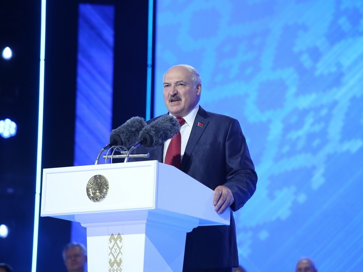 "Больше щелканья каблуками": Лукашенко раскритиковал белорусский ОПК