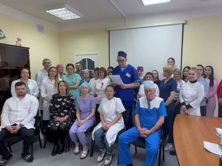 Кризис в Парабельской больнице: работники угрожают уйти из-за увольнения главврача