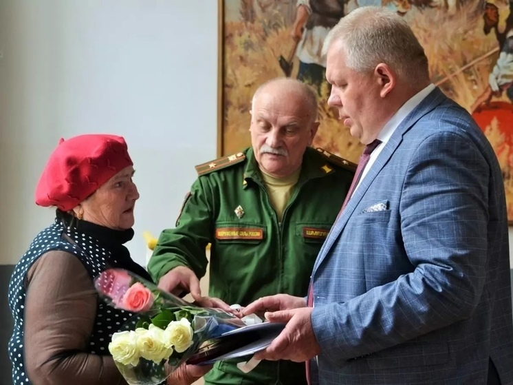 В Ростовской области орден Мужества вручили матери погибшего бойца в СВО