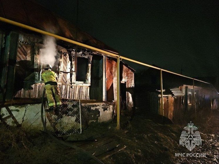 В Челябинской области два человека погибли в загоревшемся частном доме