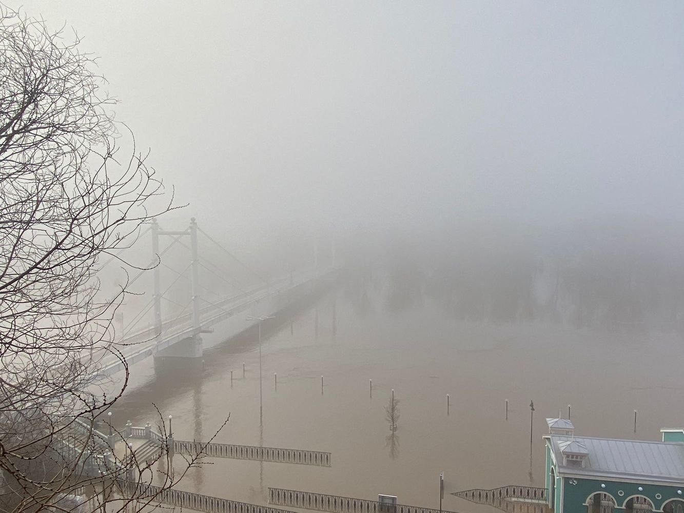 В Оренбурге на разлившийся Урал опустился густой туман
