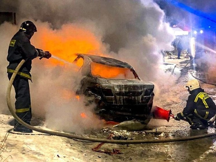 Житель Сургута по ошибке сжег чужие автомобили