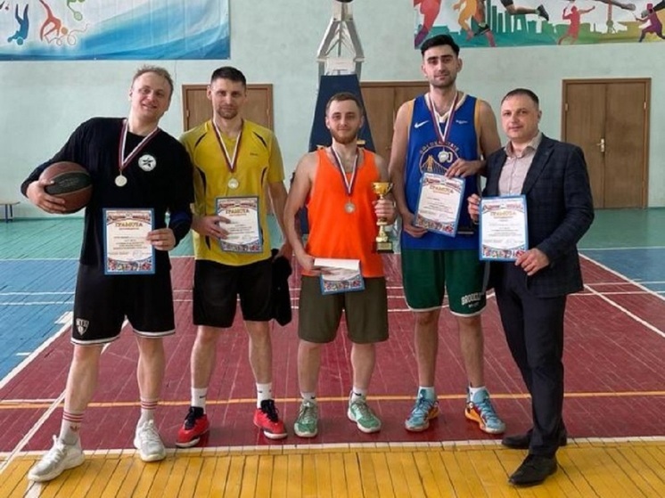 Полицейские выиграли серебро на первенстве Орла по баскетболу среди трудовых коллективов