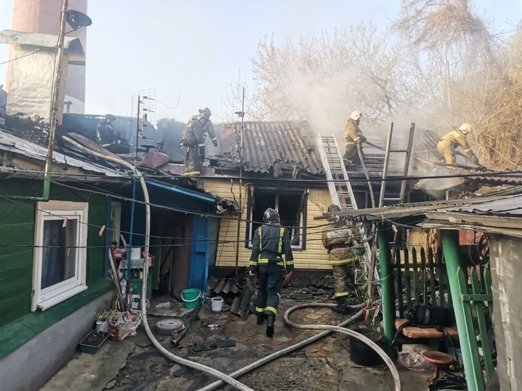 В центре Курска при пожаре пострадала пожилая женщина