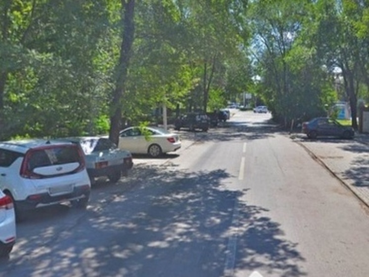 В центре Ростова водитель грузовика сбил 34-летнего мужчину