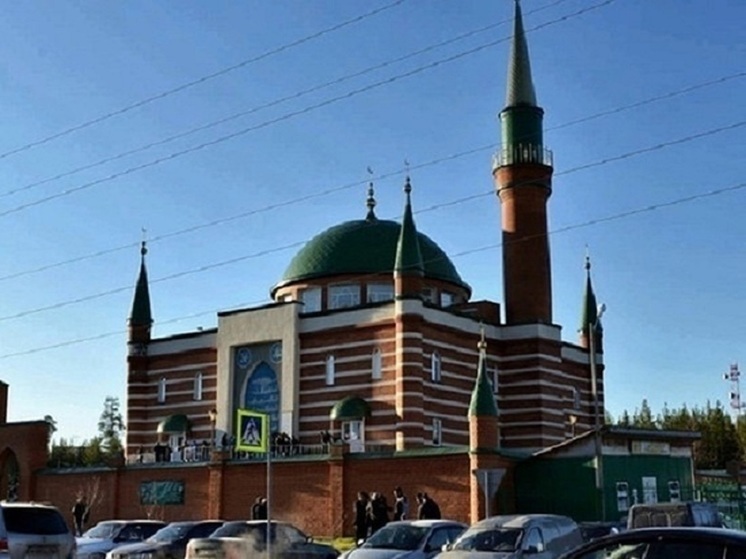 С окончанием священного месяца Рамадан мусульман Ямала поздравил Дмитрий Артюхов