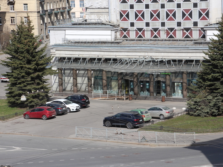Прокуратура нашла нарушения у здания-памятника кинотеатра «Гигант» в Петербурге