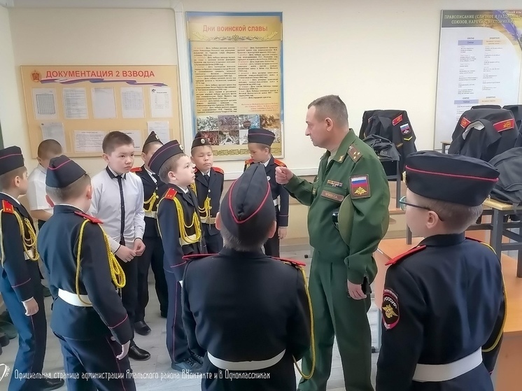 Маленькие северяне из ЯНАО в Москве знакомятся с жизнью суворовцев