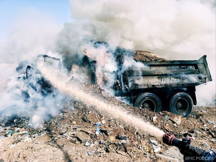 В брянском поселке Ольшаница сгорел грузовой автомобиль